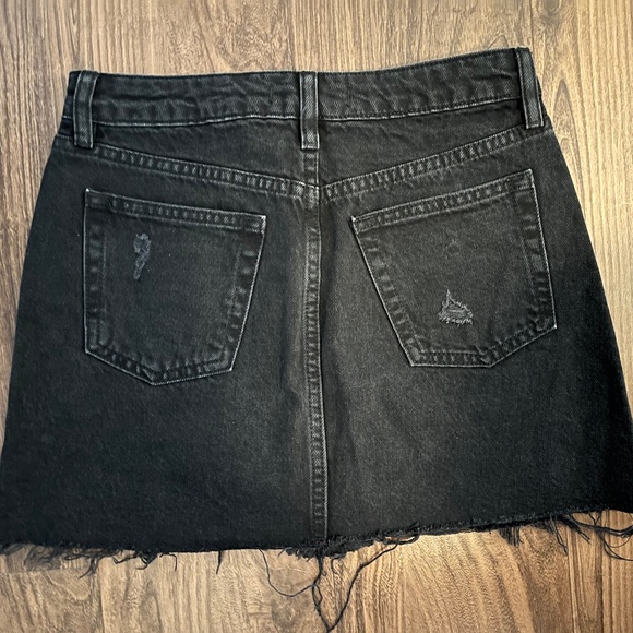 Free People Ripped Mini Jean skirt Size 26 in Black. - Picture 4 of 5